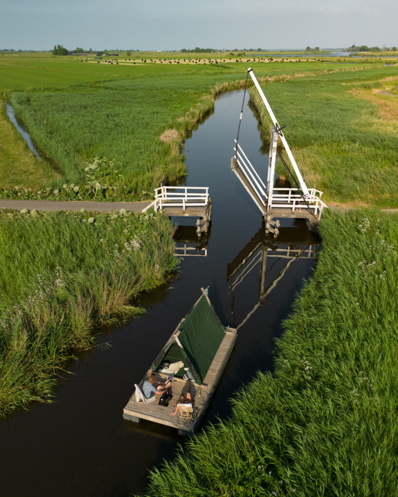 Flōtten - kamperen op het water, campingraft, bijzondereovernachting, origineelovernachten